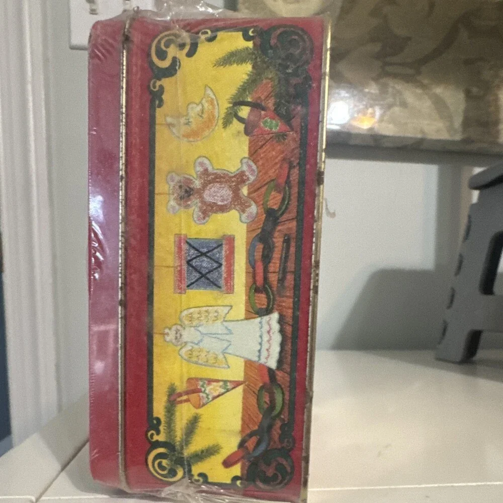 NEW SEALED Vintage 1992 Crayola Holiday Tin 64 Crayons Bear Ornament NOS
